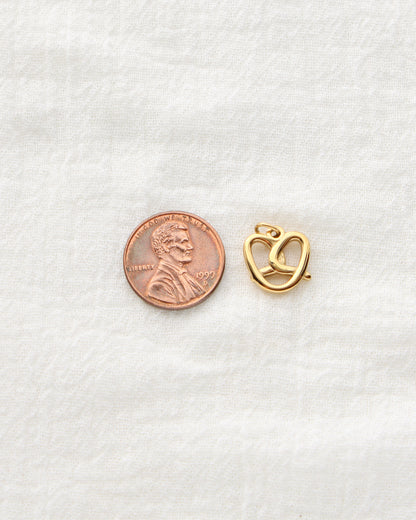 13mm Pretzel PVD Charm, CH468