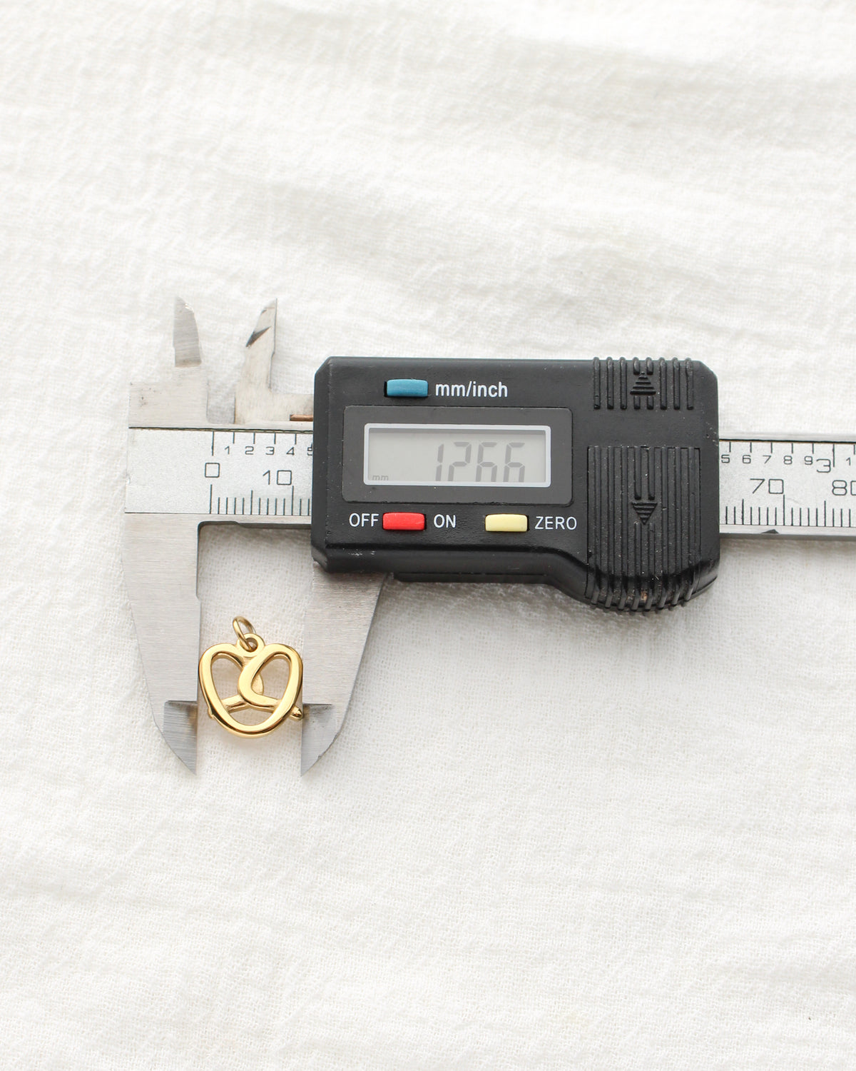 13mm Pretzel PVD Charm, CH468