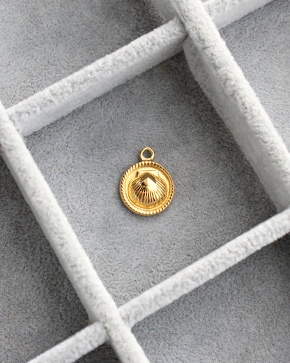 19mm Shell Disc PVD Charm, CH478