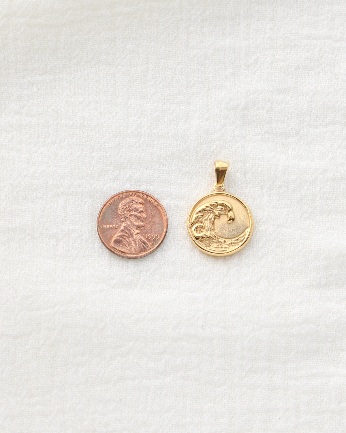 21mm Wave Disc PVD Charm, CH506