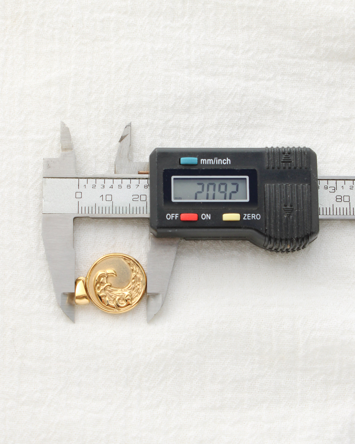 21mm Wave Disc PVD Charm, CH506