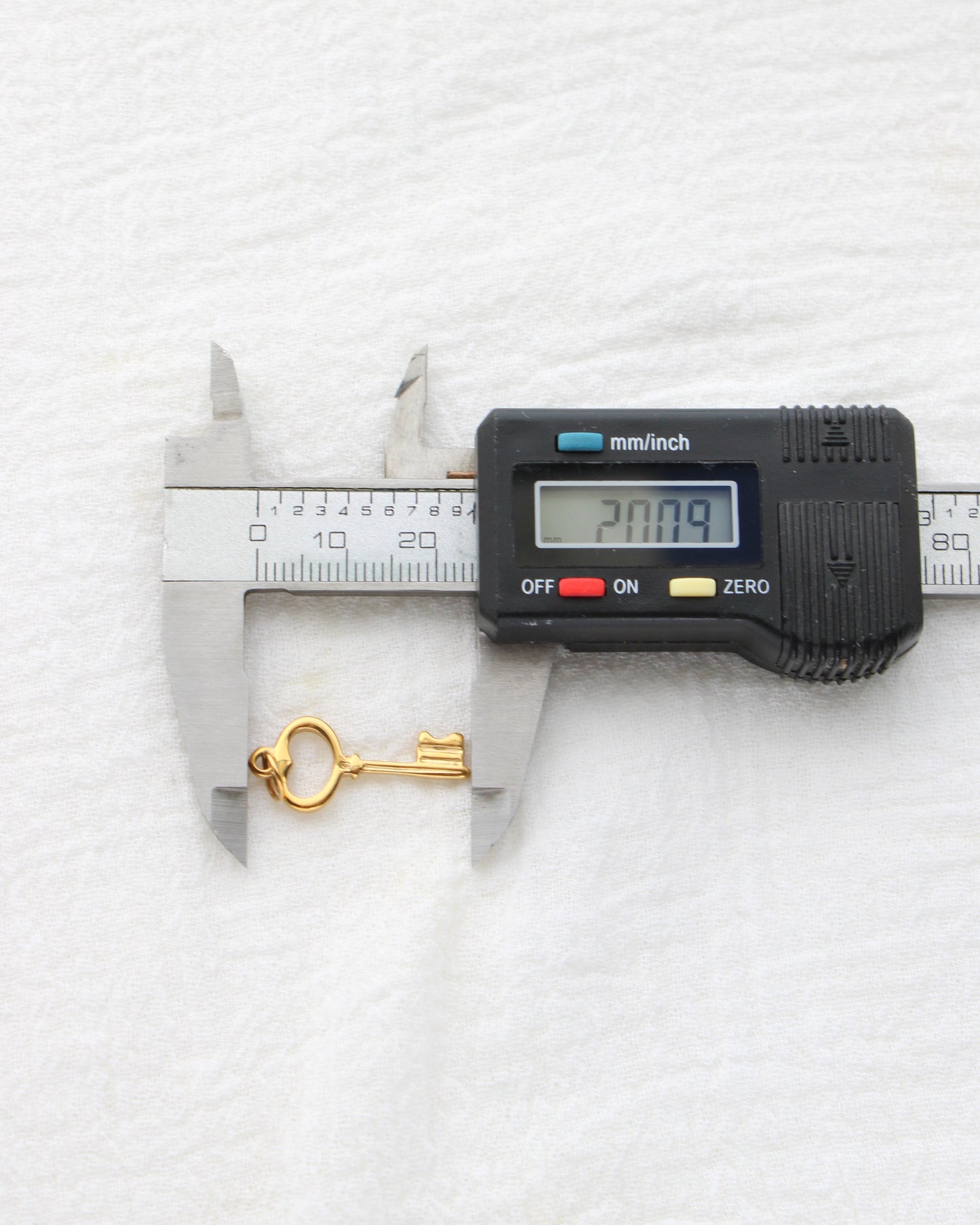 20mm Key PVD Charm, CH411
