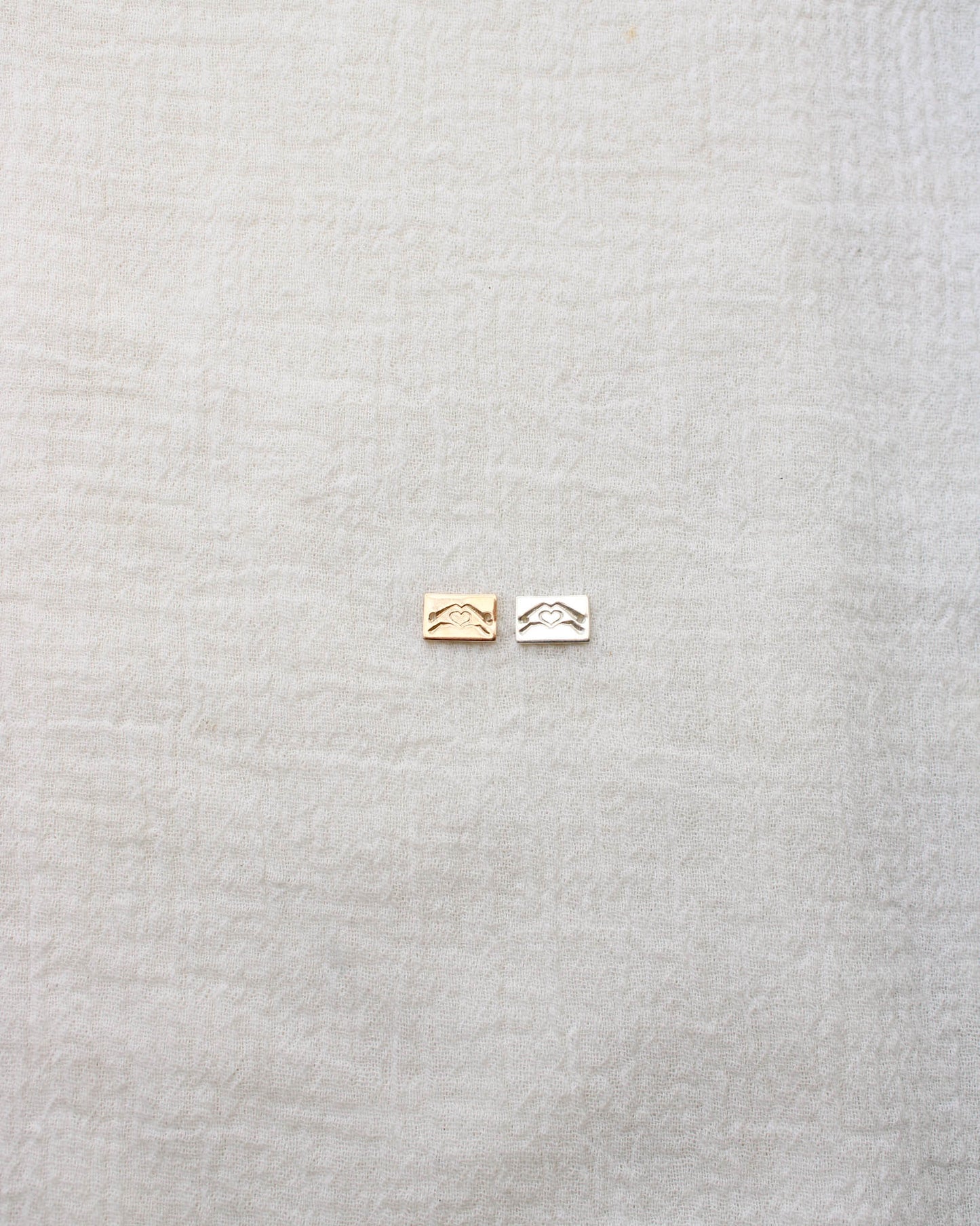 Heart hands mini bar stamped connector, SCN508