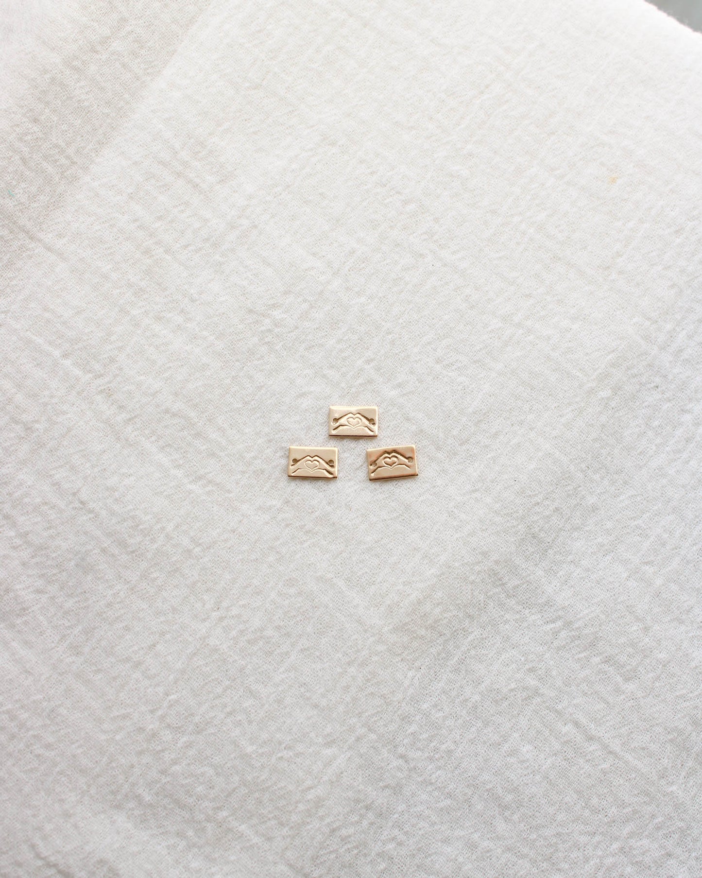 Heart hands mini bar stamped connector, SCN508