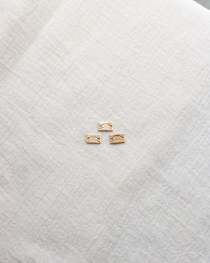 Heart hands mini bar stamped connector, SCN508
