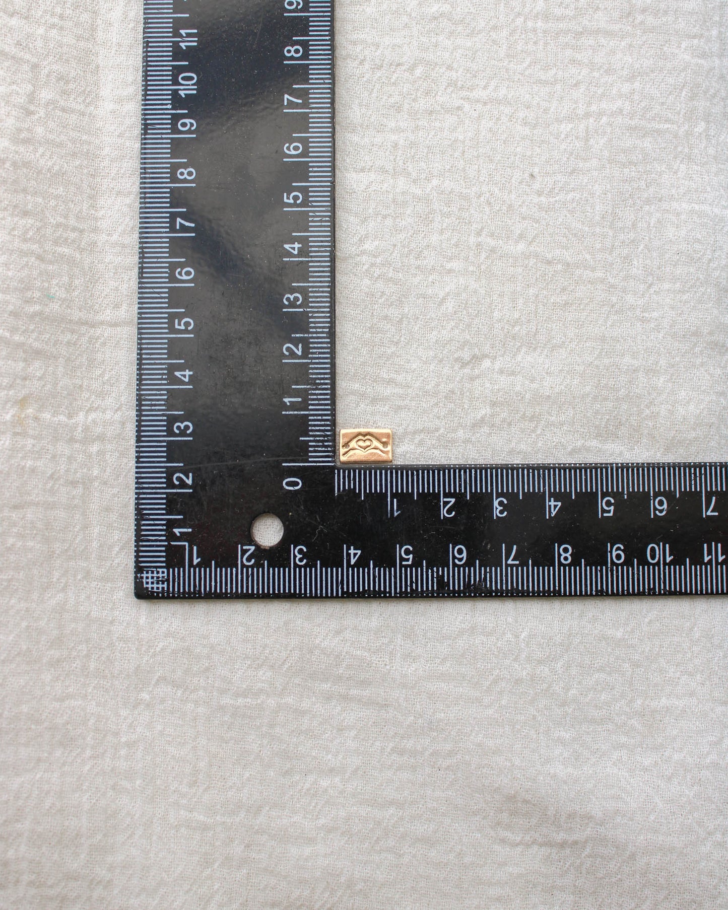 Heart hands mini bar stamped connector, SCN508