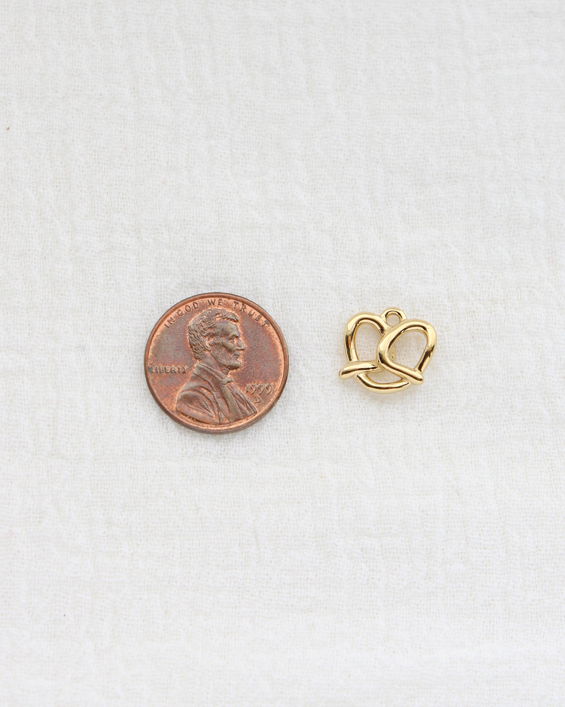12mm Mini Pretzel PVD Charm, CH444