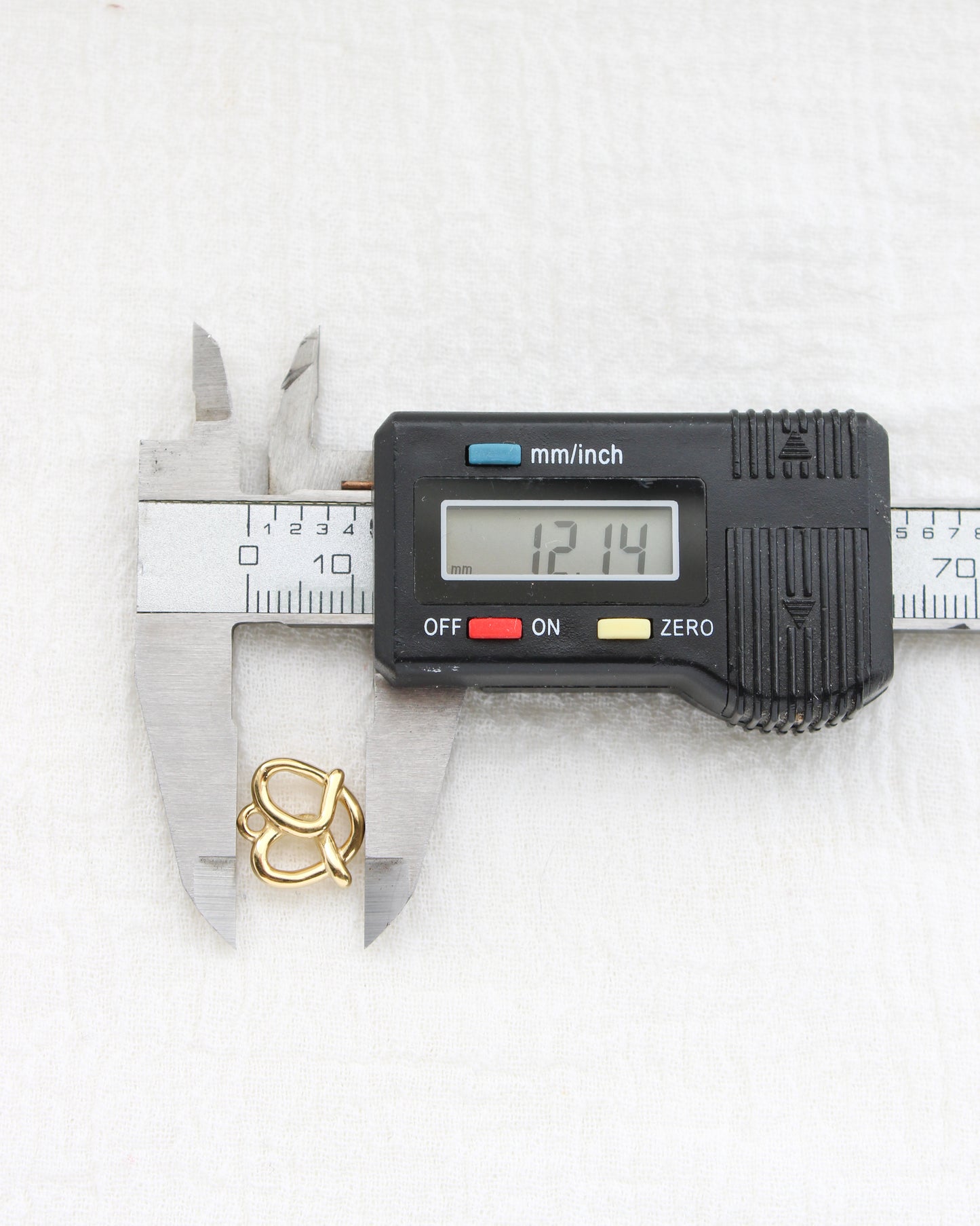 12mm Mini Pretzel PVD Charm, CH444