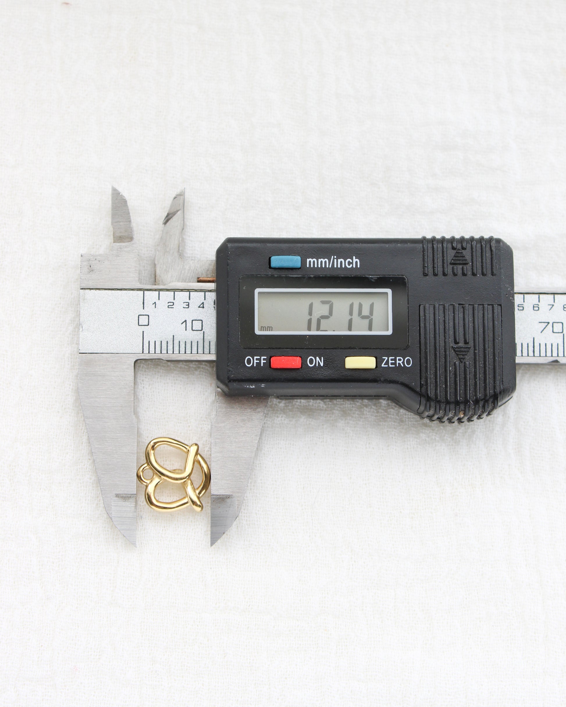 12mm Mini Pretzel PVD Charm, CH444