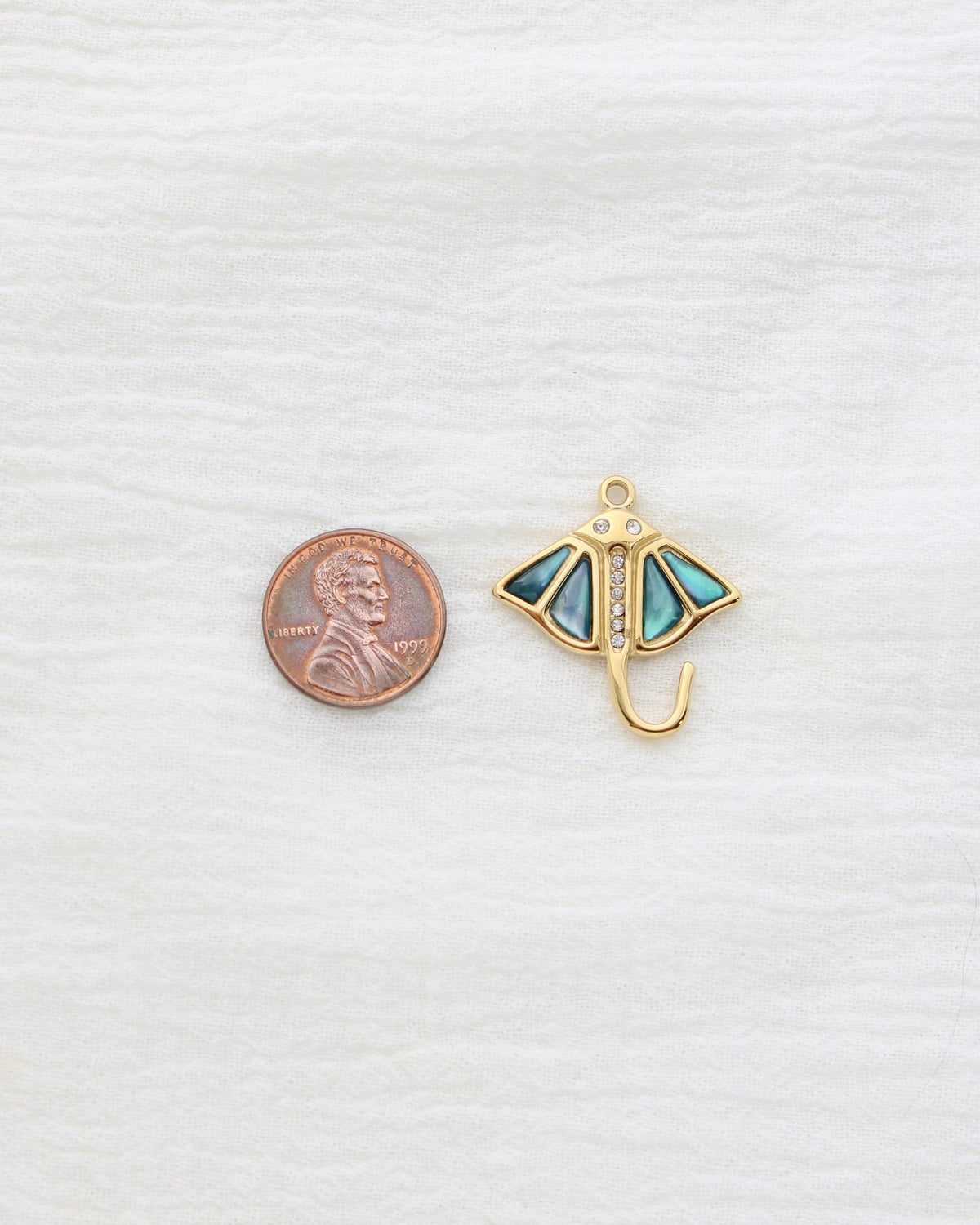 29mm Manta Ray PVD Charm, CH452