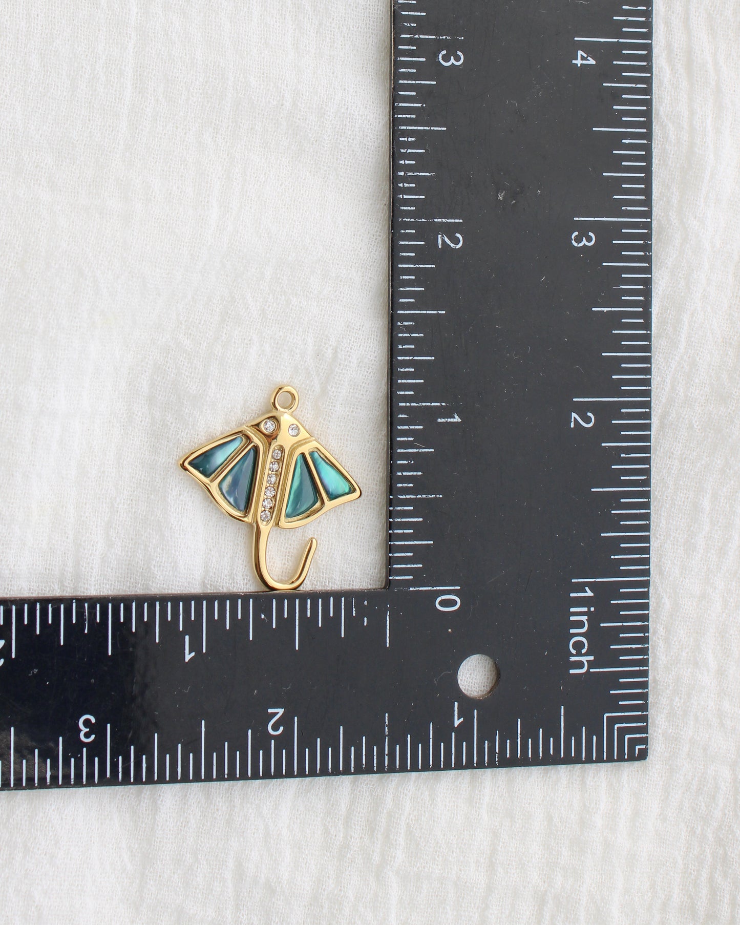 29mm Manta Ray PVD Charm, CH452