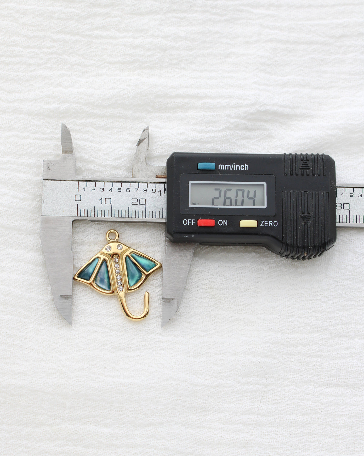 29mm Manta Ray PVD Charm, CH452