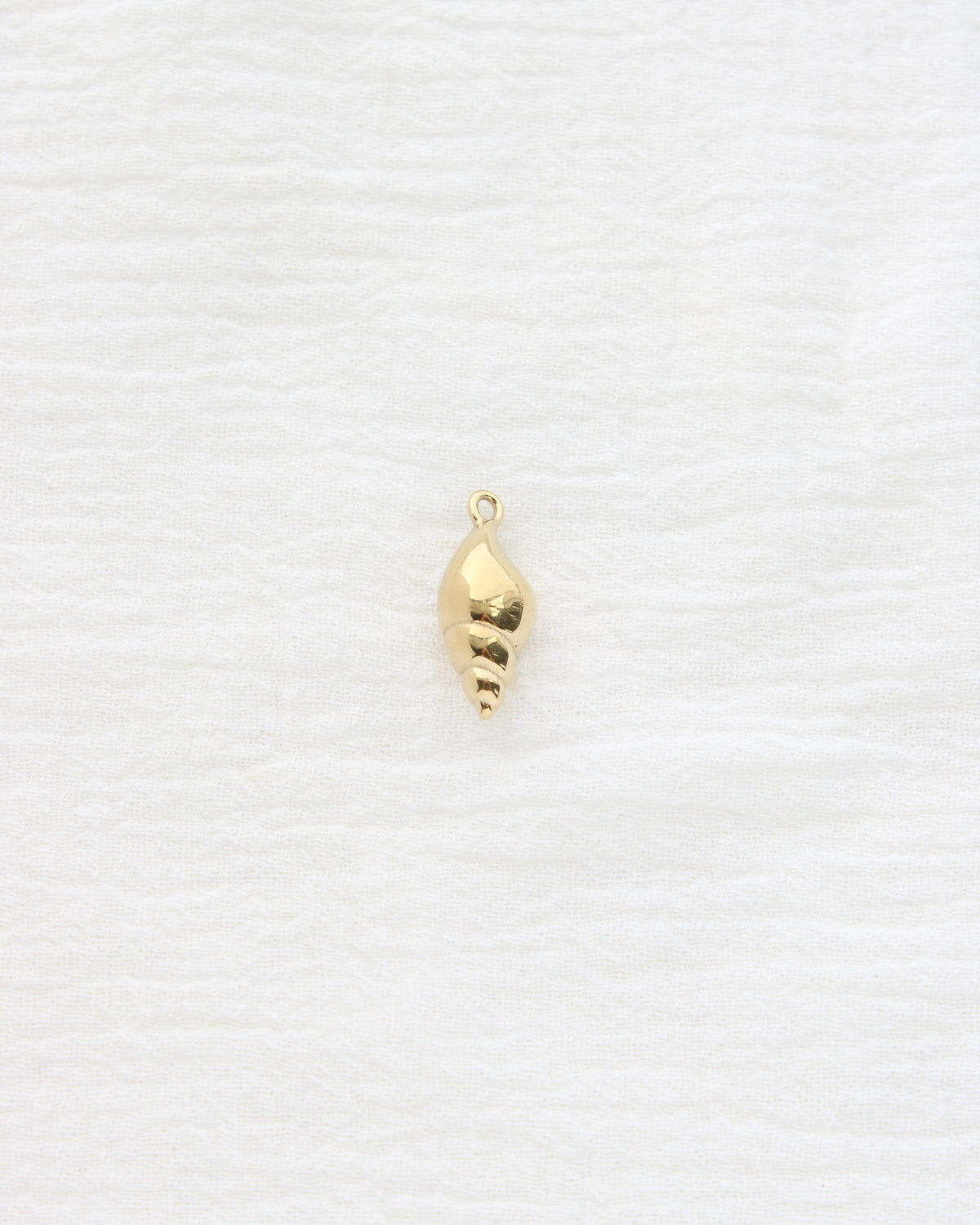 22mm Conch Shell w/ CZ PVD Charm, CH461