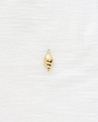 22mm Conch Shell w/ CZ PVD Charm, CH461