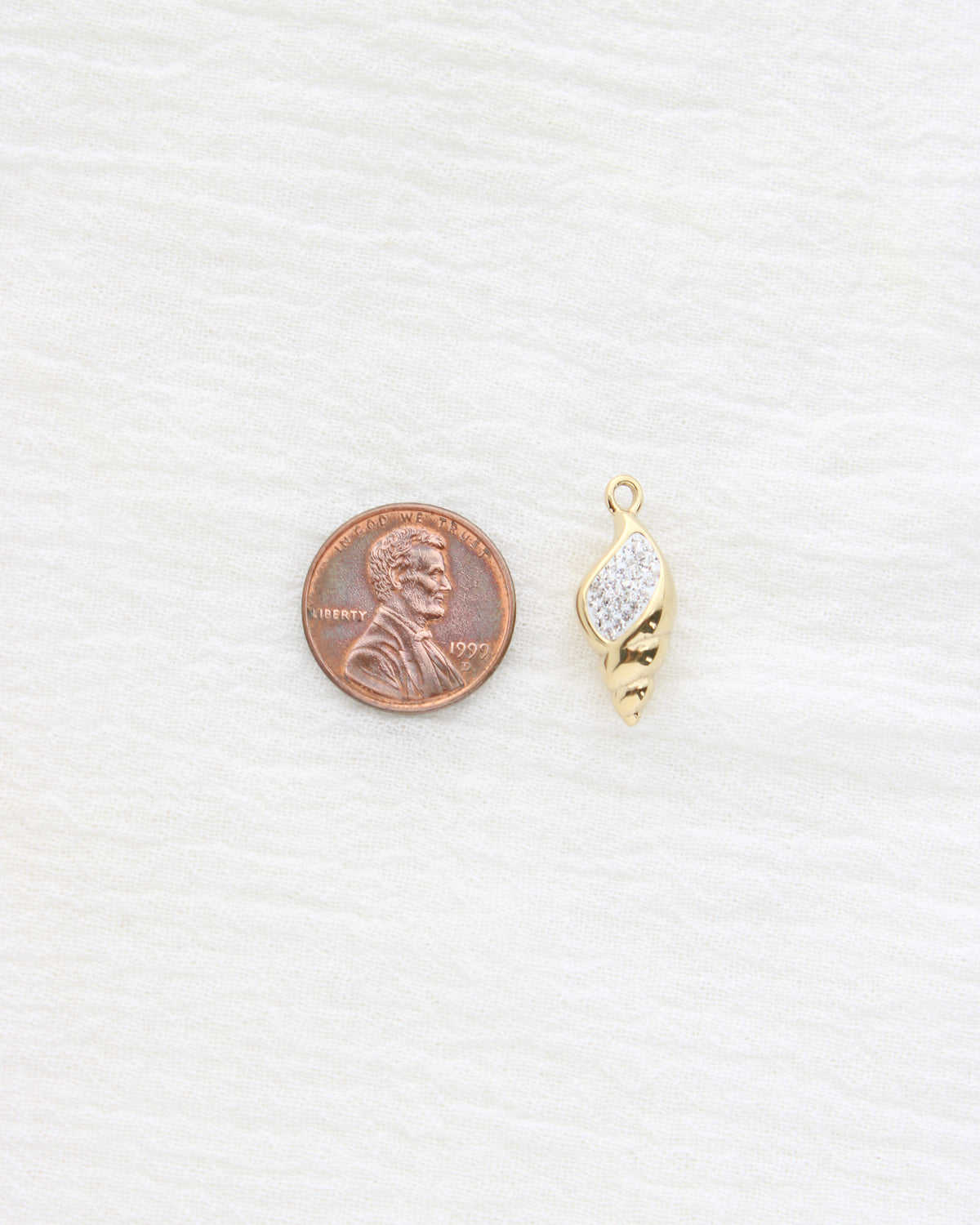 22mm Conch Shell w/ CZ PVD Charm, CH461