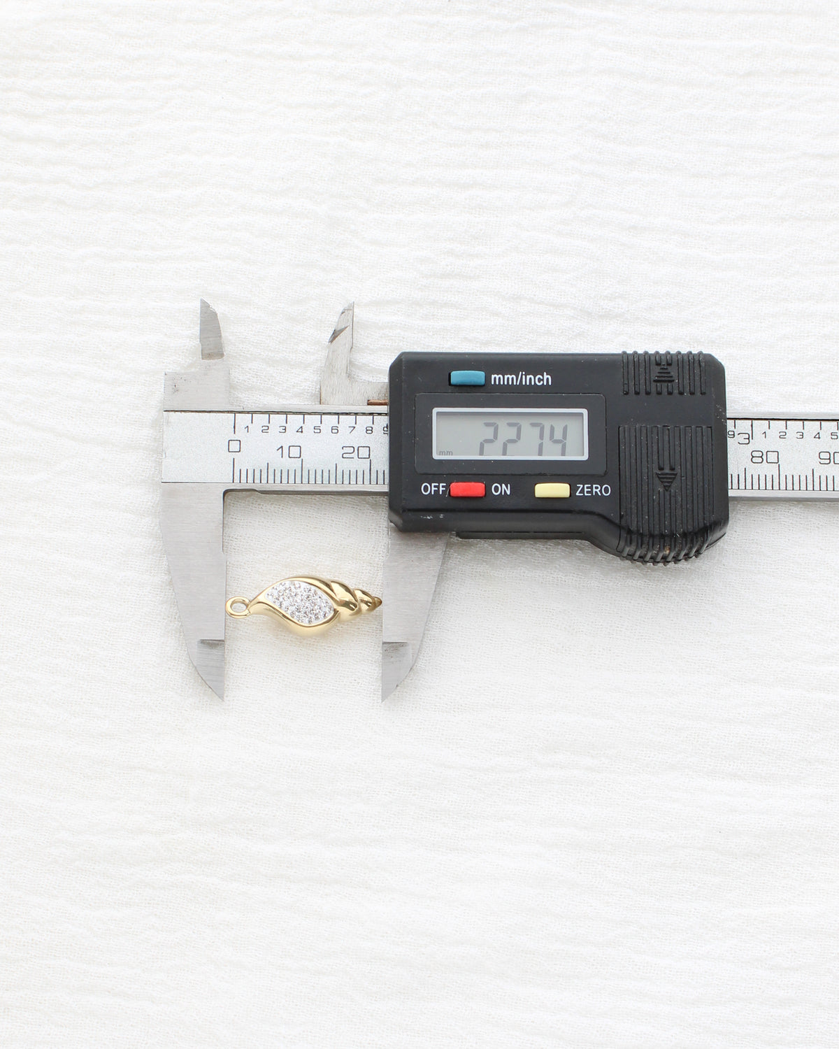 22mm Conch Shell w/ CZ PVD Charm, CH461