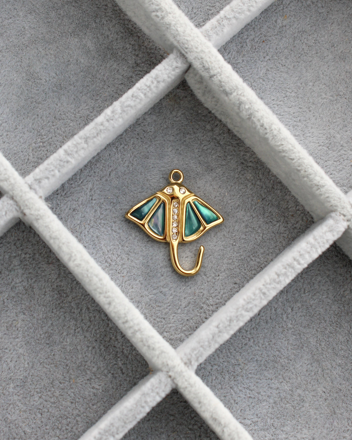 29mm Manta Ray PVD Charm, CH452