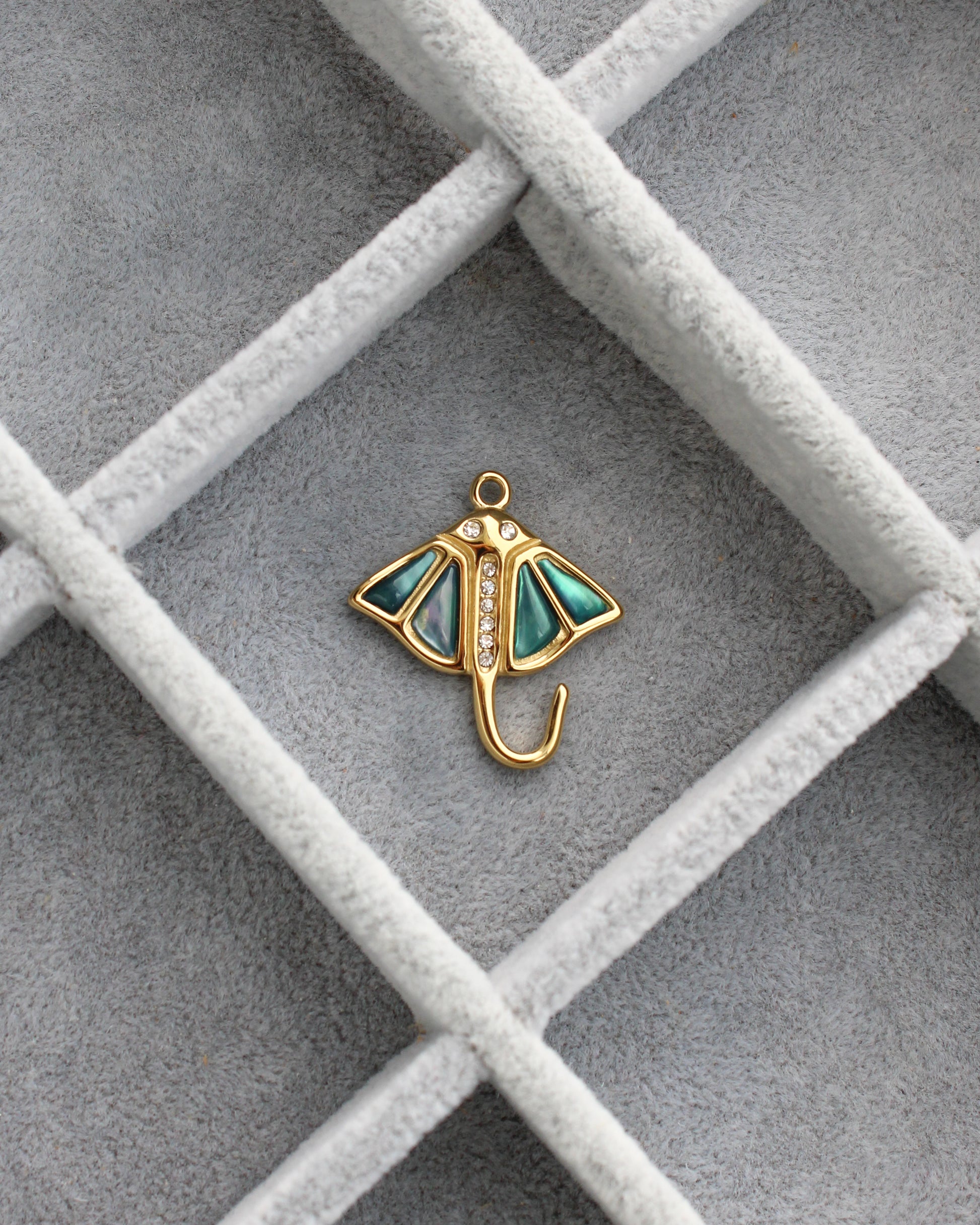 29mm Manta Ray PVD Charm, CH452