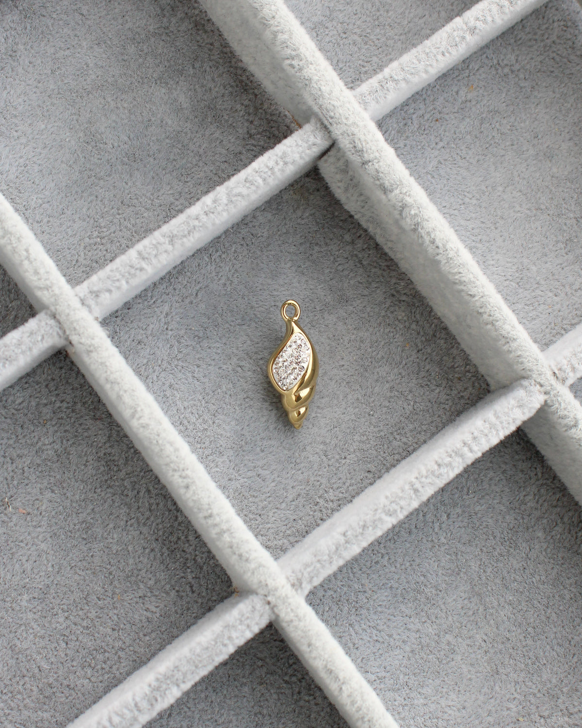 22mm Conch Shell w/ CZ PVD Charm, CH461