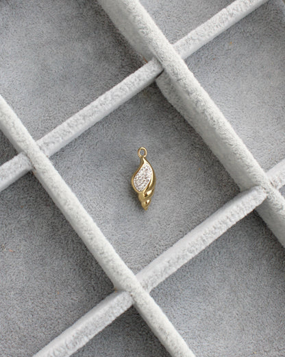 22mm Conch Shell w/ CZ PVD Charm, CH461