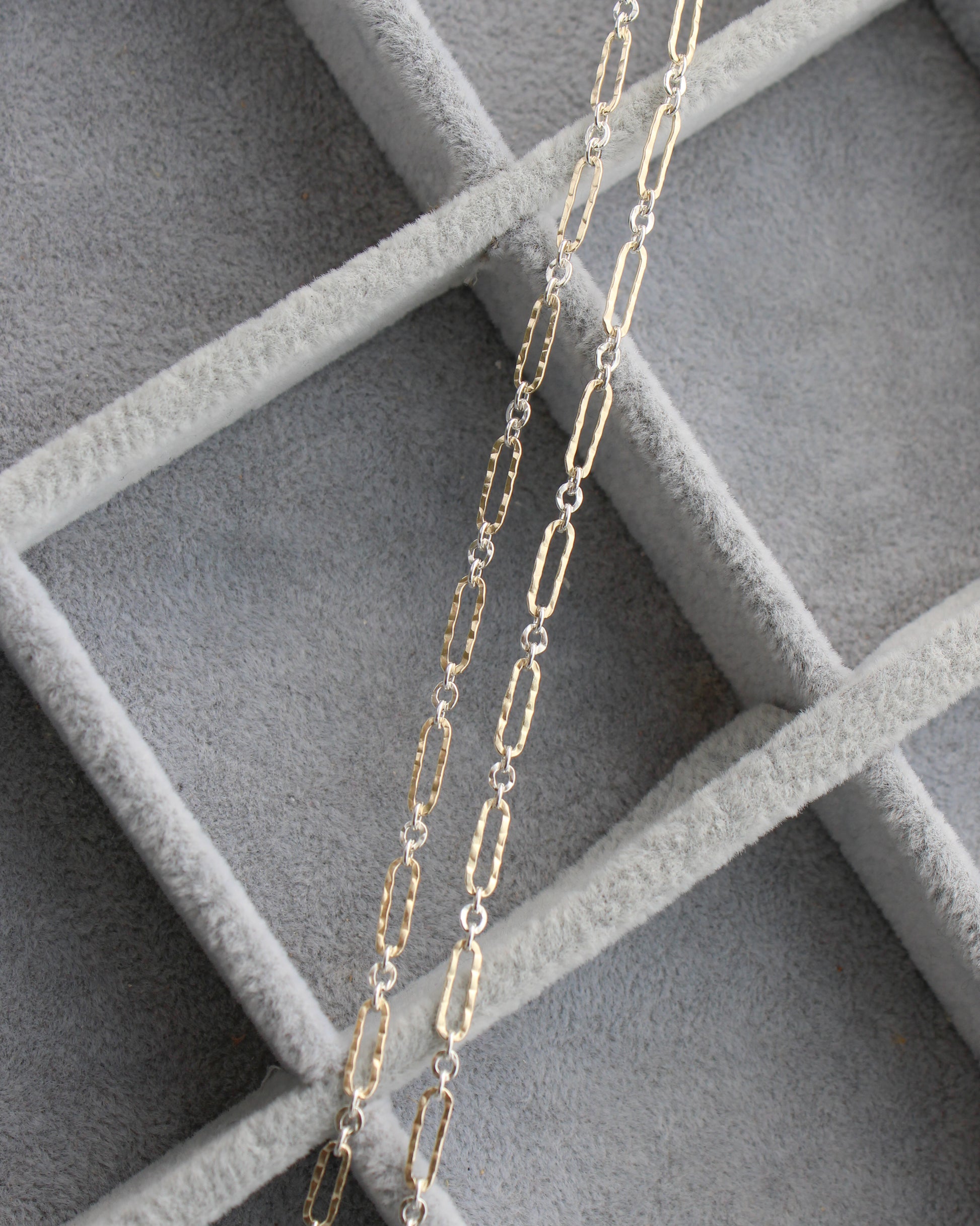 2.8mm Hammered Long and Short 1+3 Mixed Metal Chain, M279