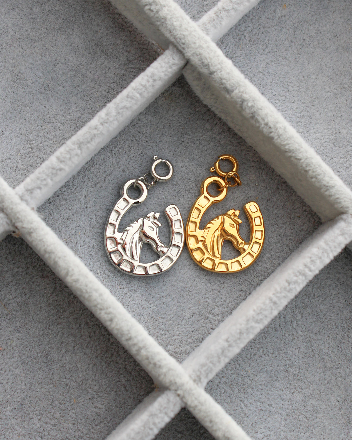25mm Horseshoe PVD Charm, CH456