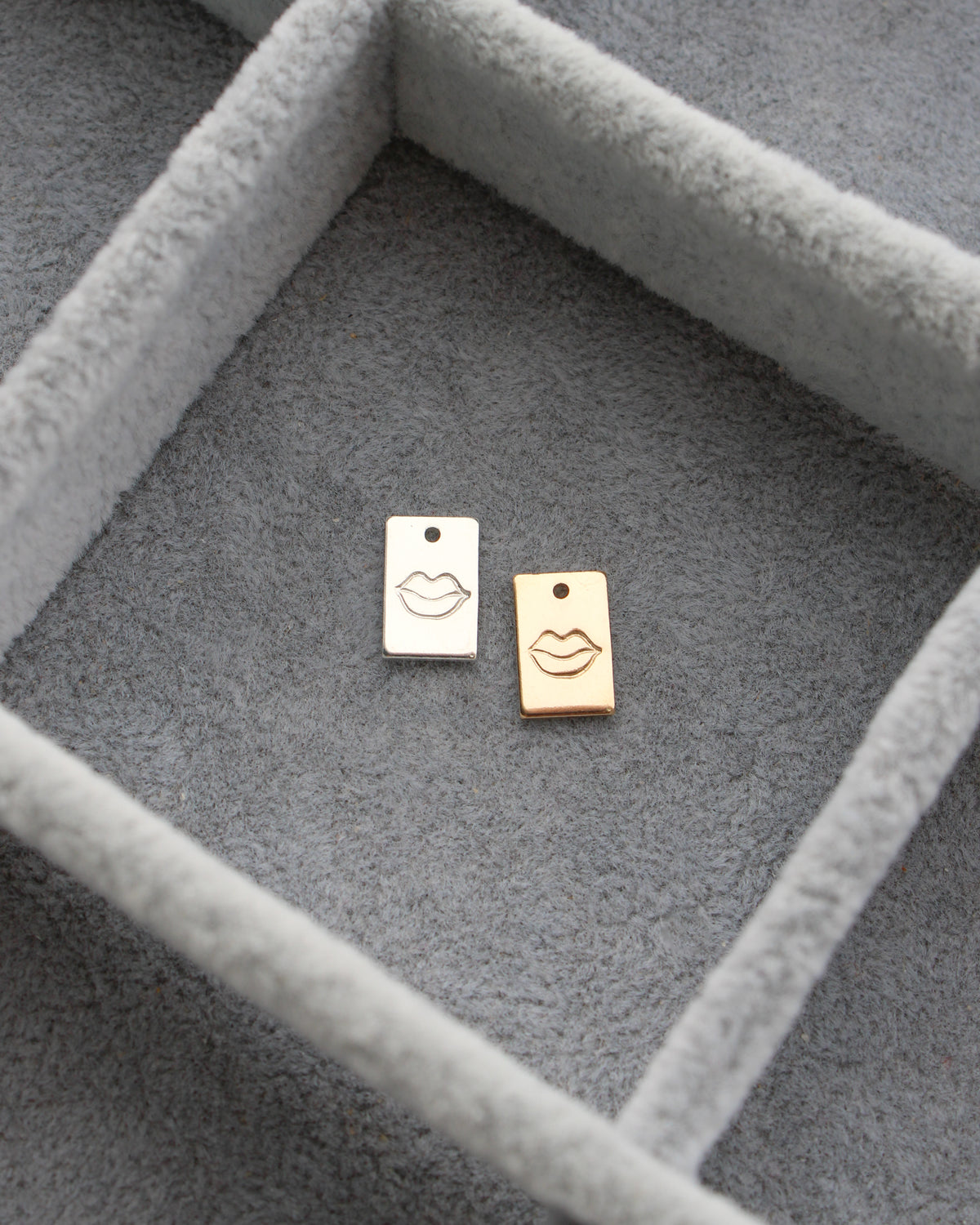10mm Lips Rectangle Charm, CH266