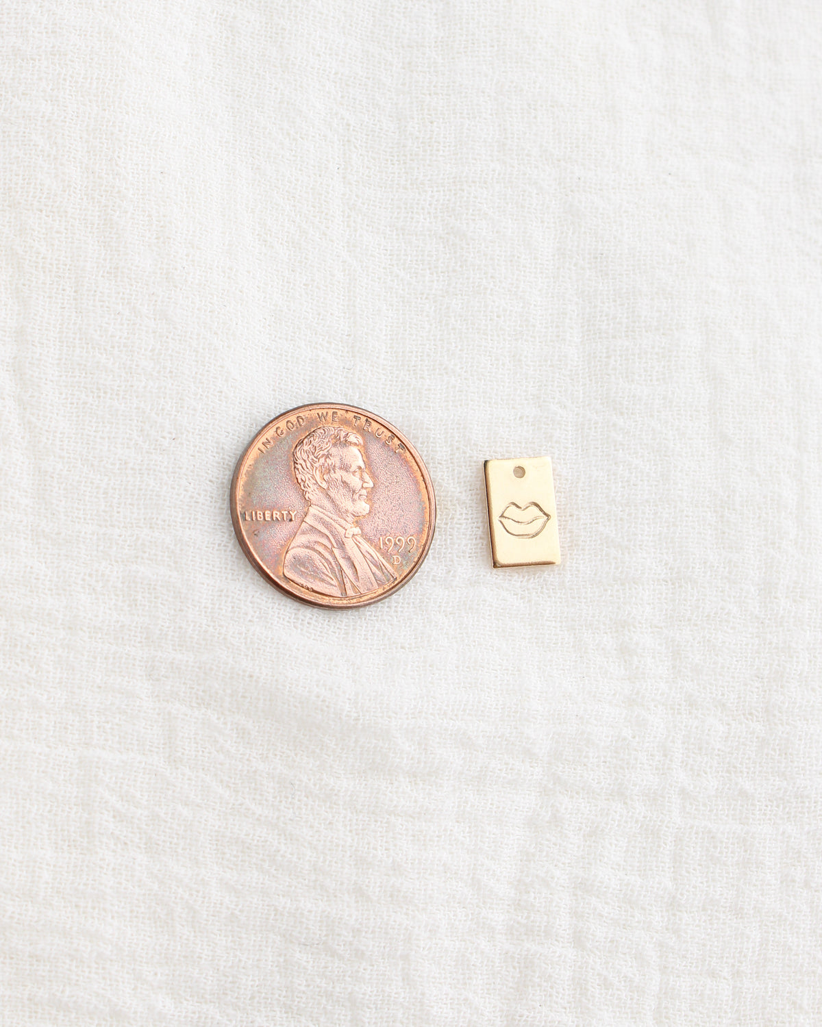 10mm Lips Rectangle Charm, CH266