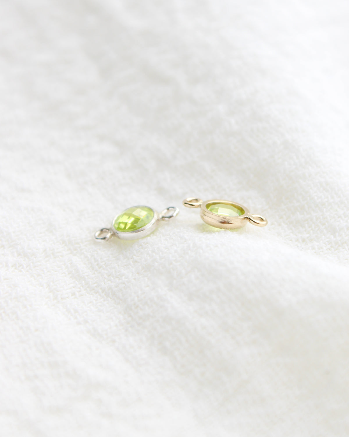 4mm Light Green Stone Connector (Flat Back), DCN107