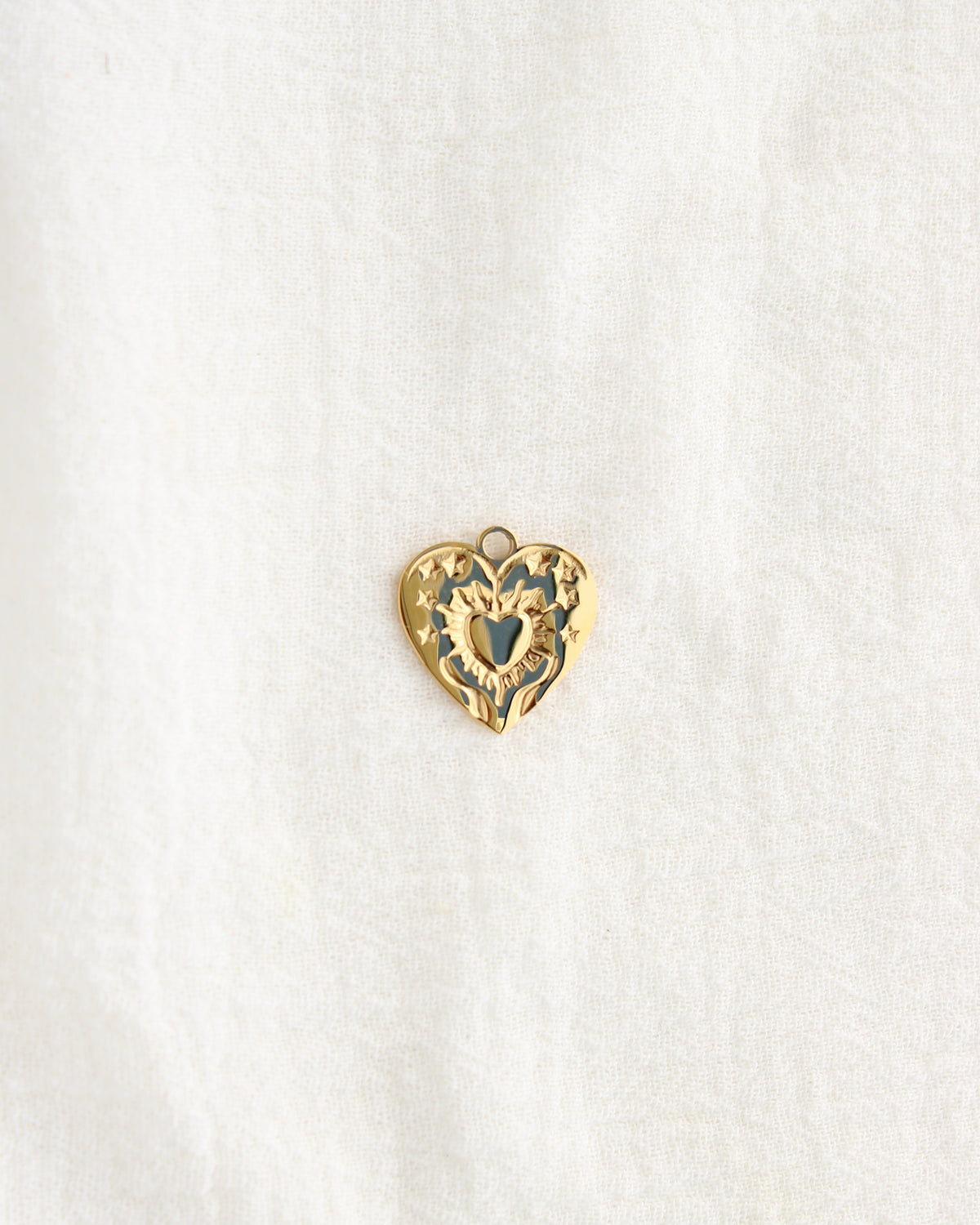 18mm Bursting Heart PVD Charm, CH473
