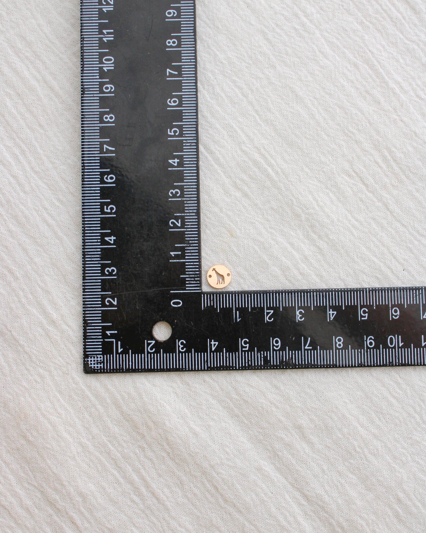 Giraffe Round Connector Charm, CN378