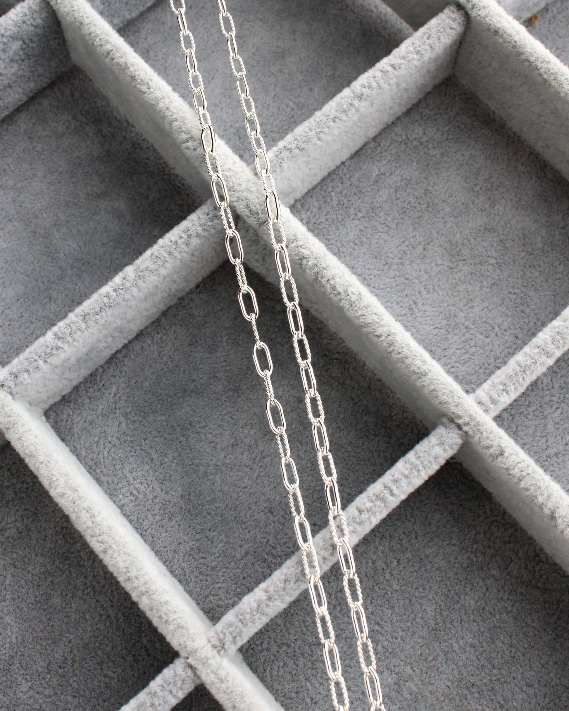 3mm Alernate Twisted Paperclip Chain, S247, G247