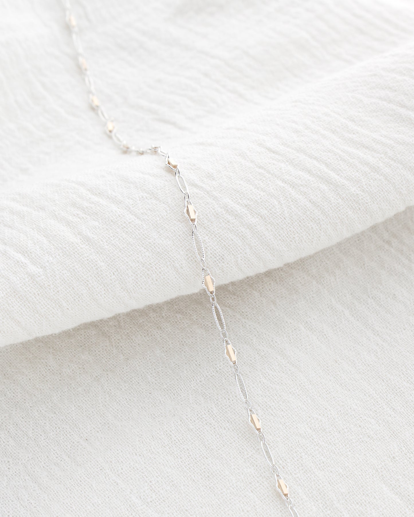 2.6mm Alternate Diamond and Oval Mixed Metal Chain, M255