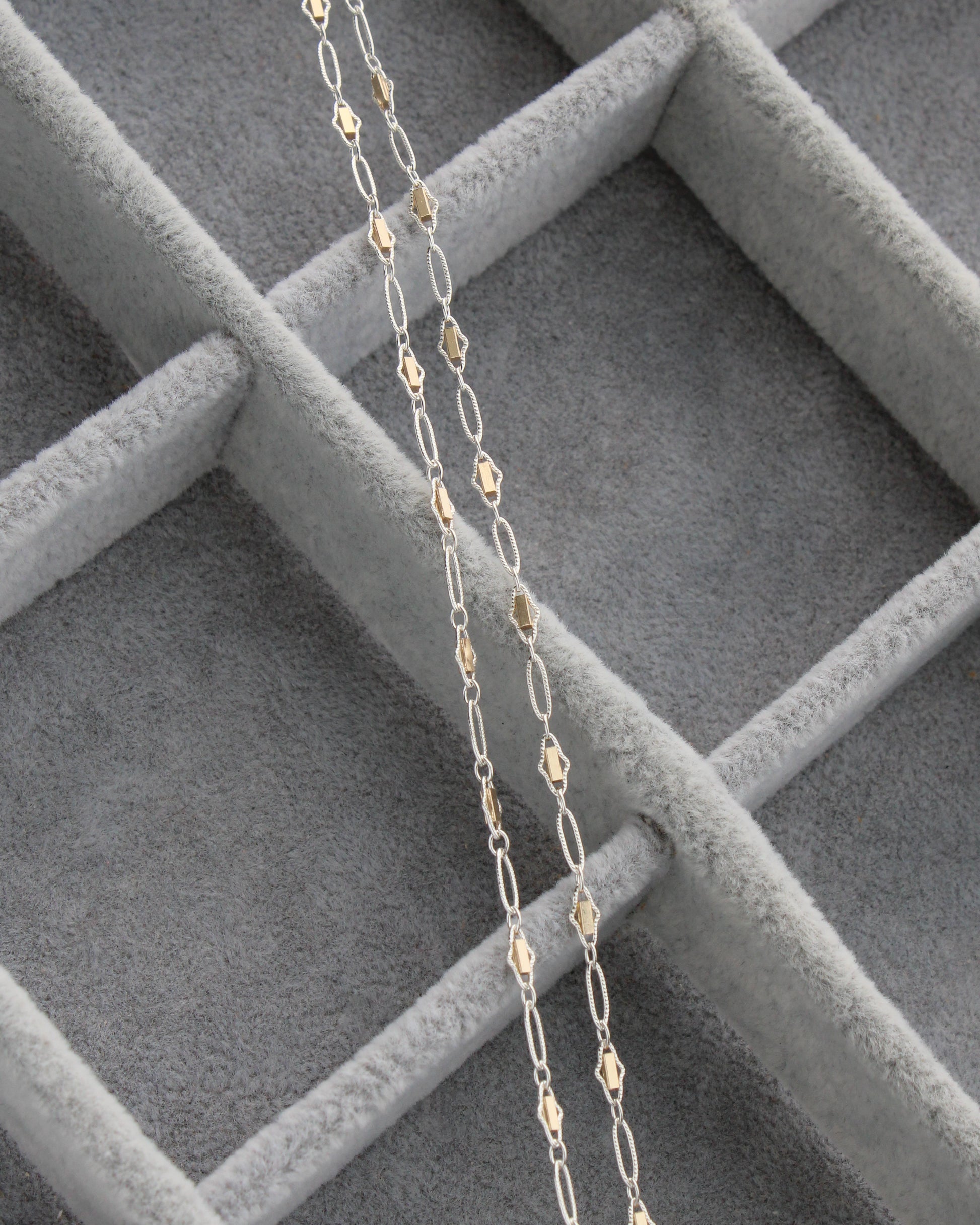 2.6mm Alternate Diamond and Oval Mixed Metal Chain, M255