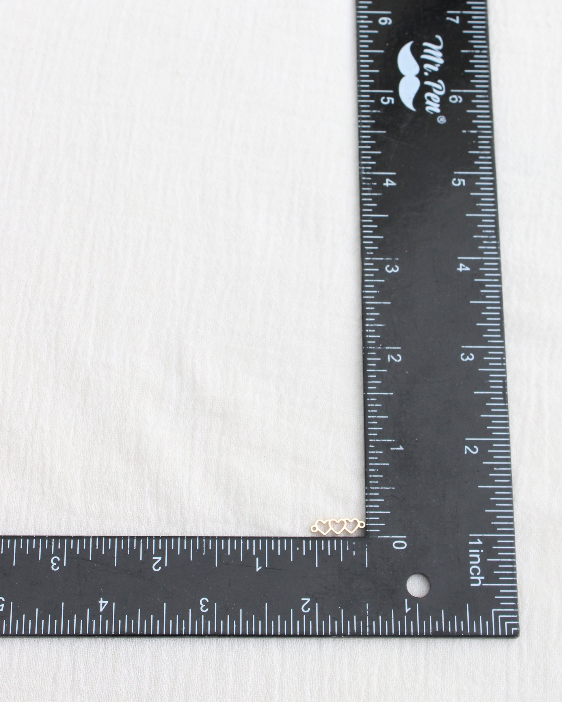 3 Linked Heart Outline Connector, CN437