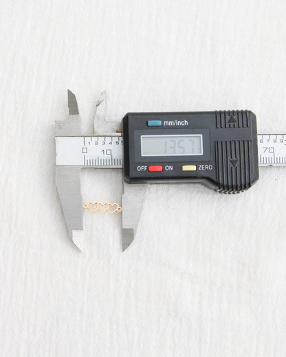 3 Linked Heart Outline Connector, CN437