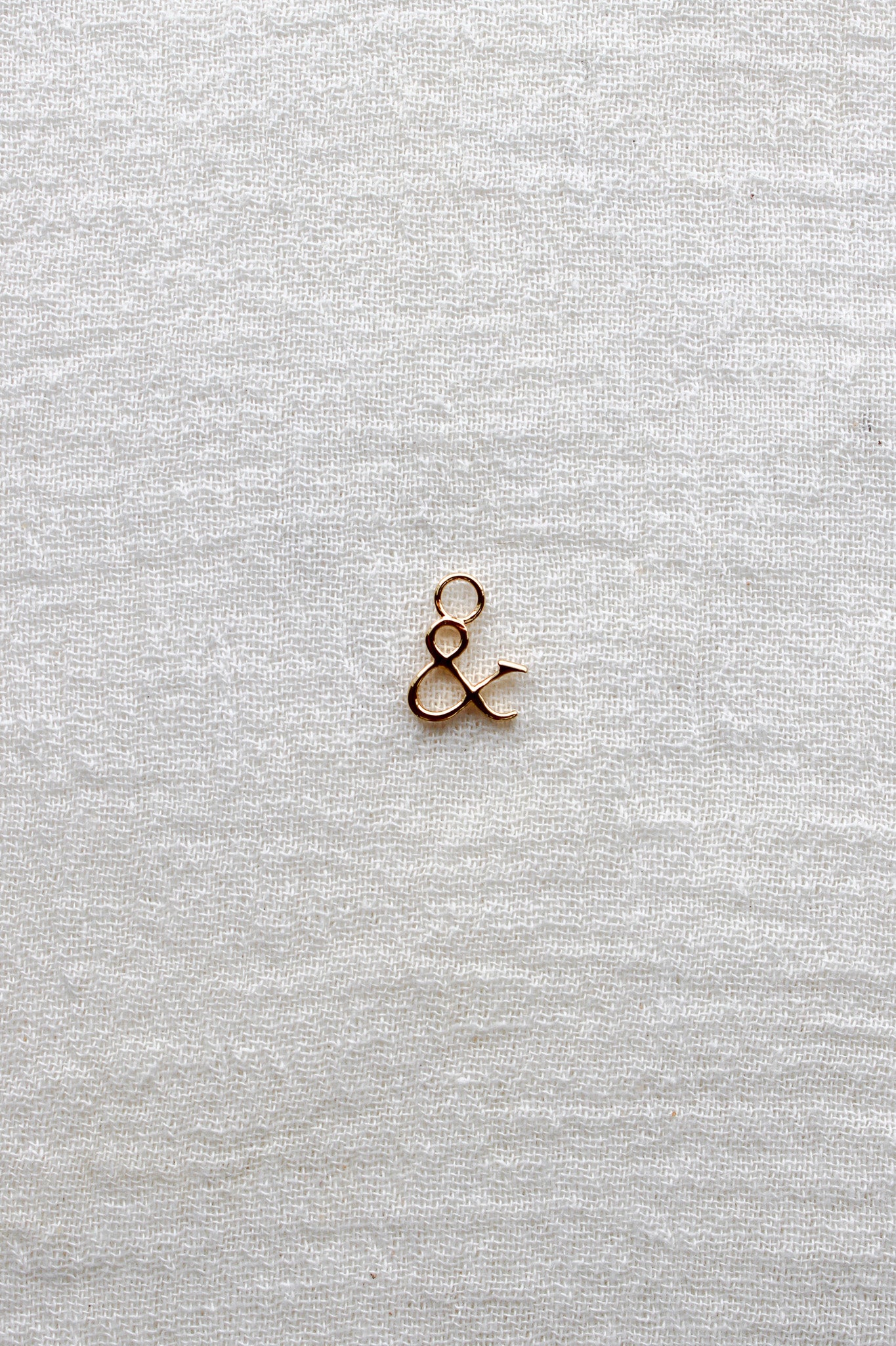 Ampersand Charm, CH299