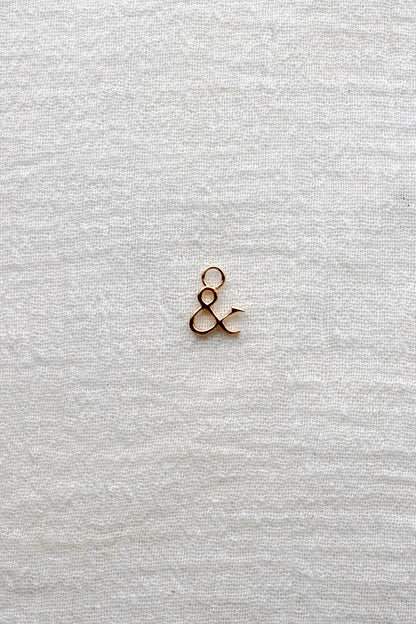 Ampersand Charm, CH299