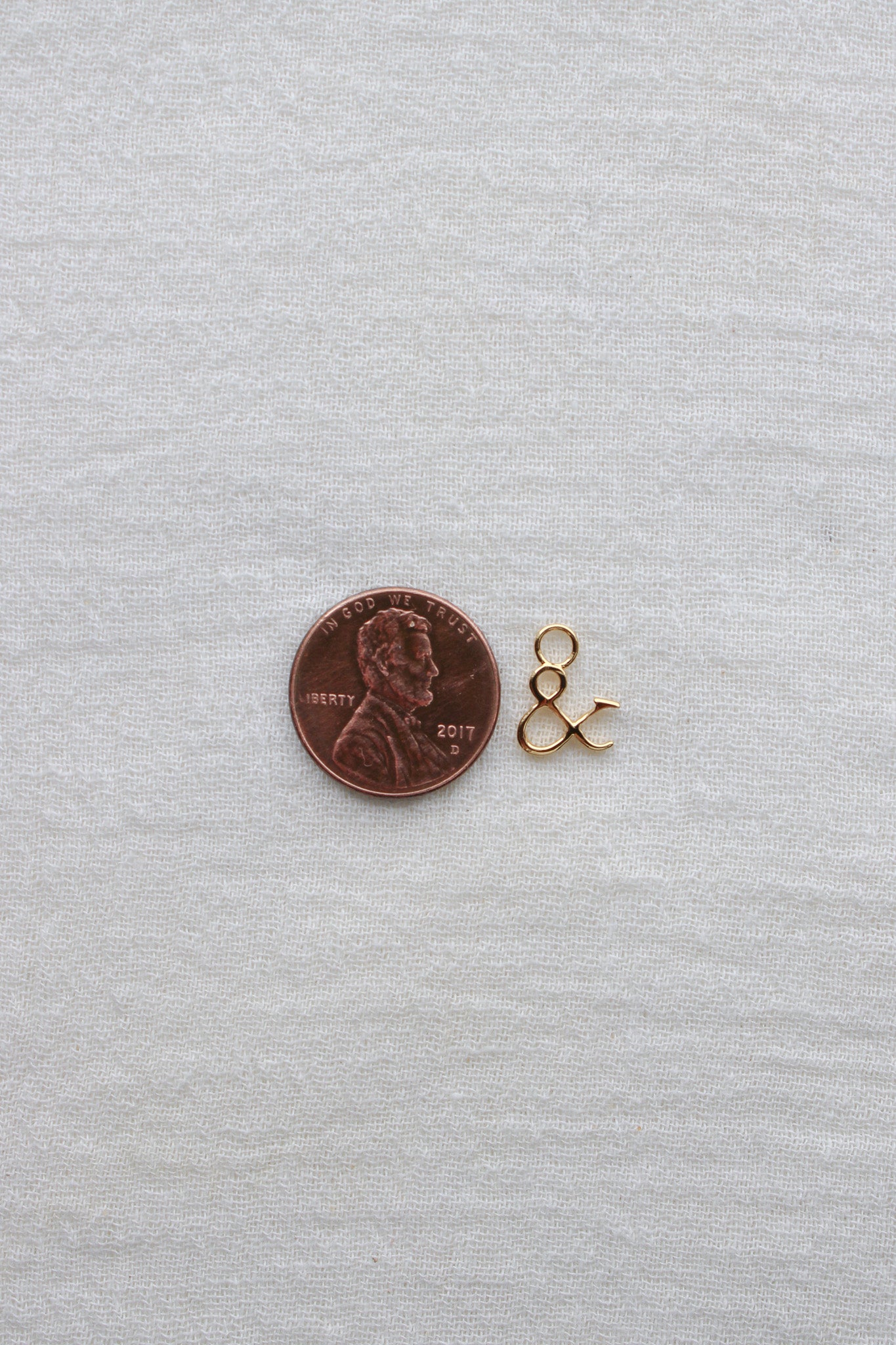 Ampersand Charm, CH299