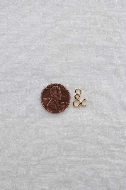Ampersand Charm, CH299