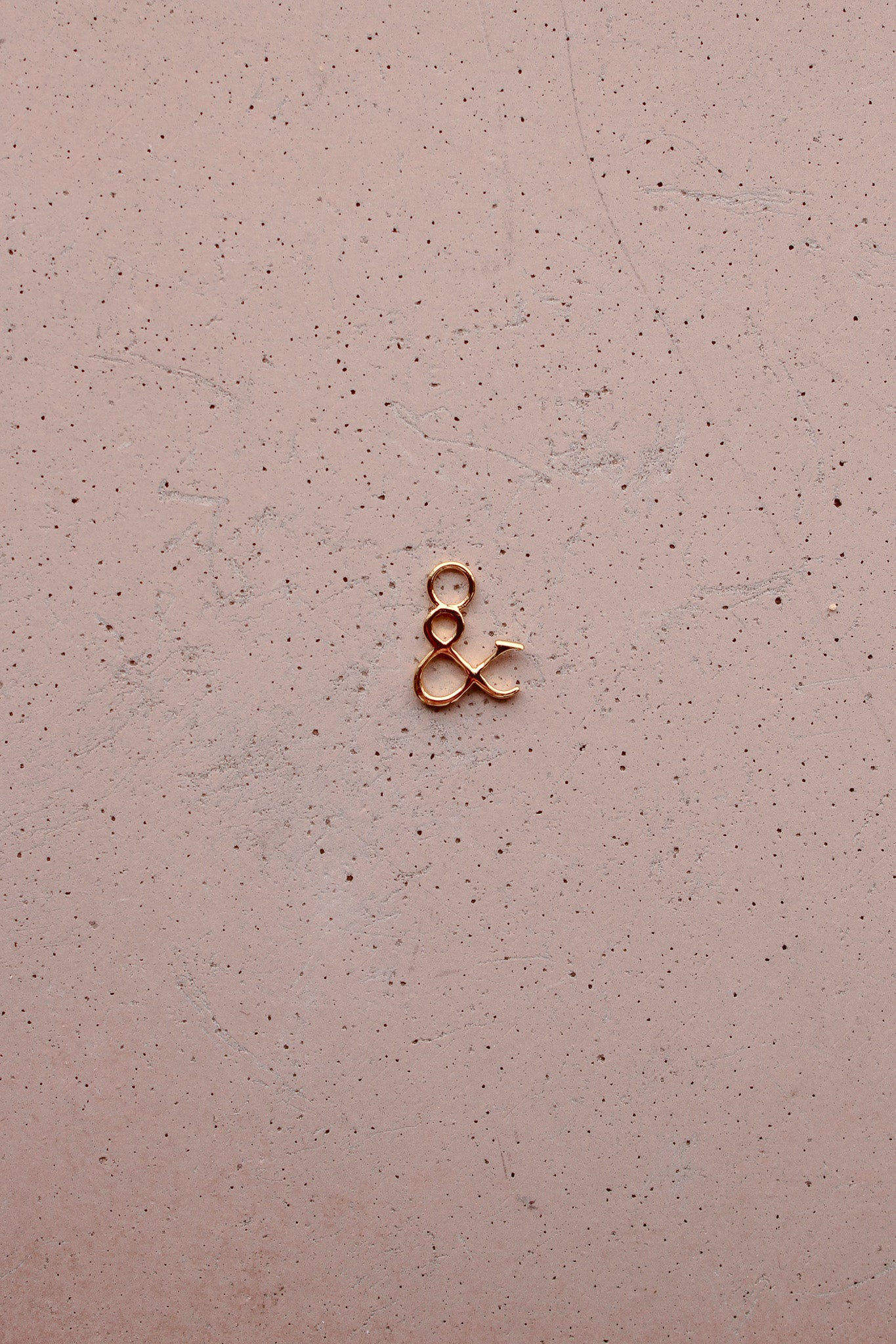 Ampersand Charm, CH299