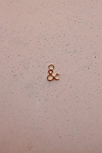 Ampersand Charm, CH299