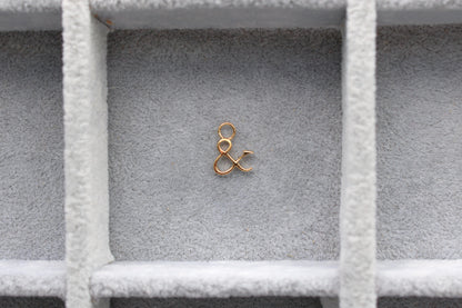 Ampersand Charm, CH299