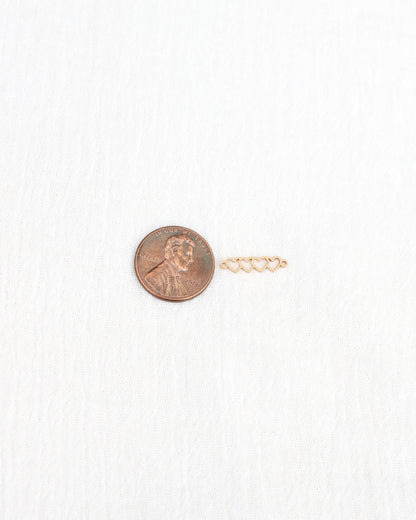 4 Linked Heart Outline Connector. CN438