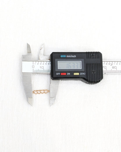 4 Linked Heart Outline Connector. CN438