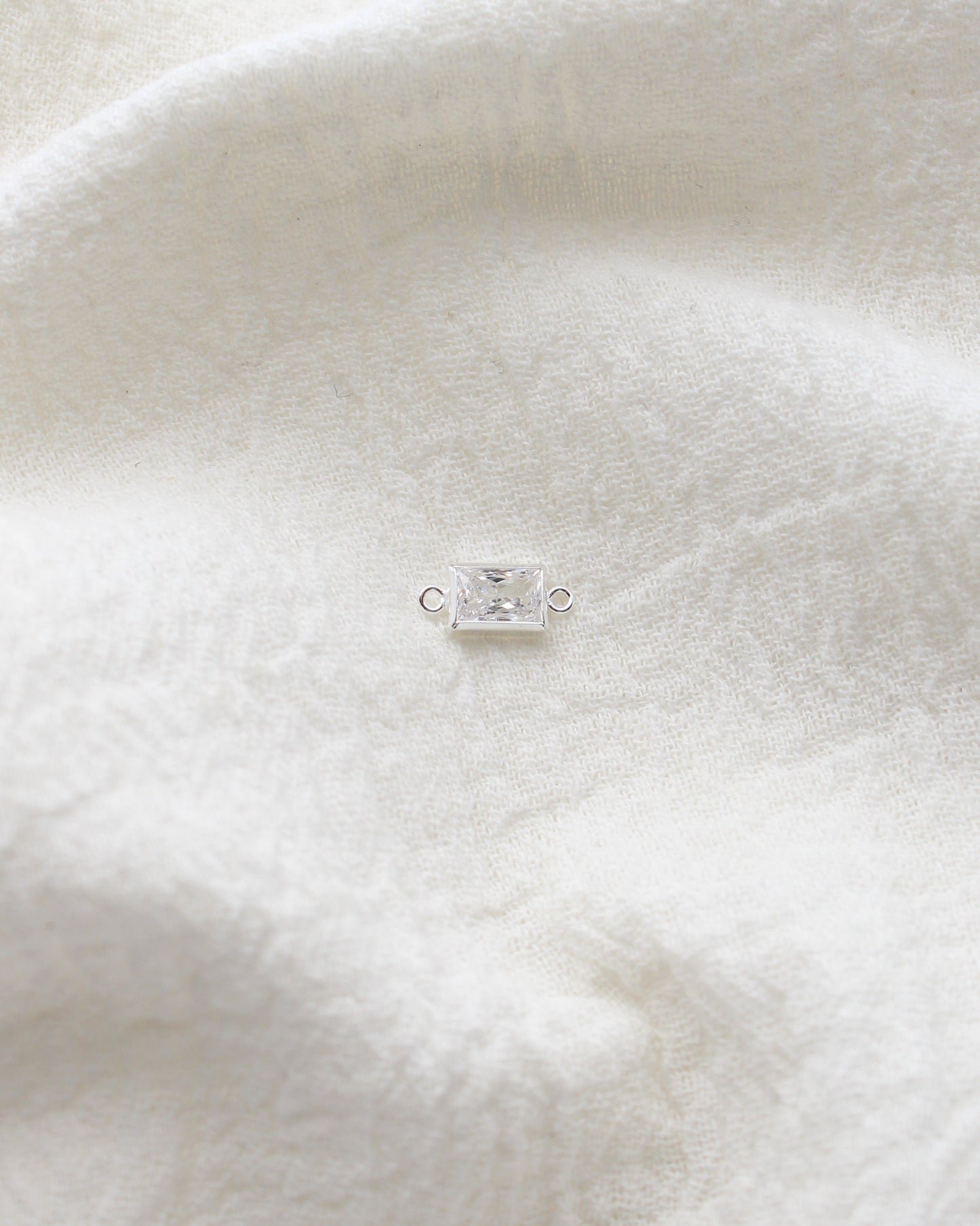3x5mm White CZ Rectangle Connector, CN388