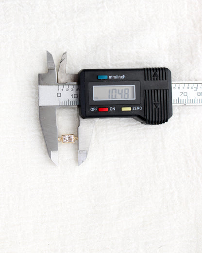 4mm White CZ Rectangle Connector, CN389