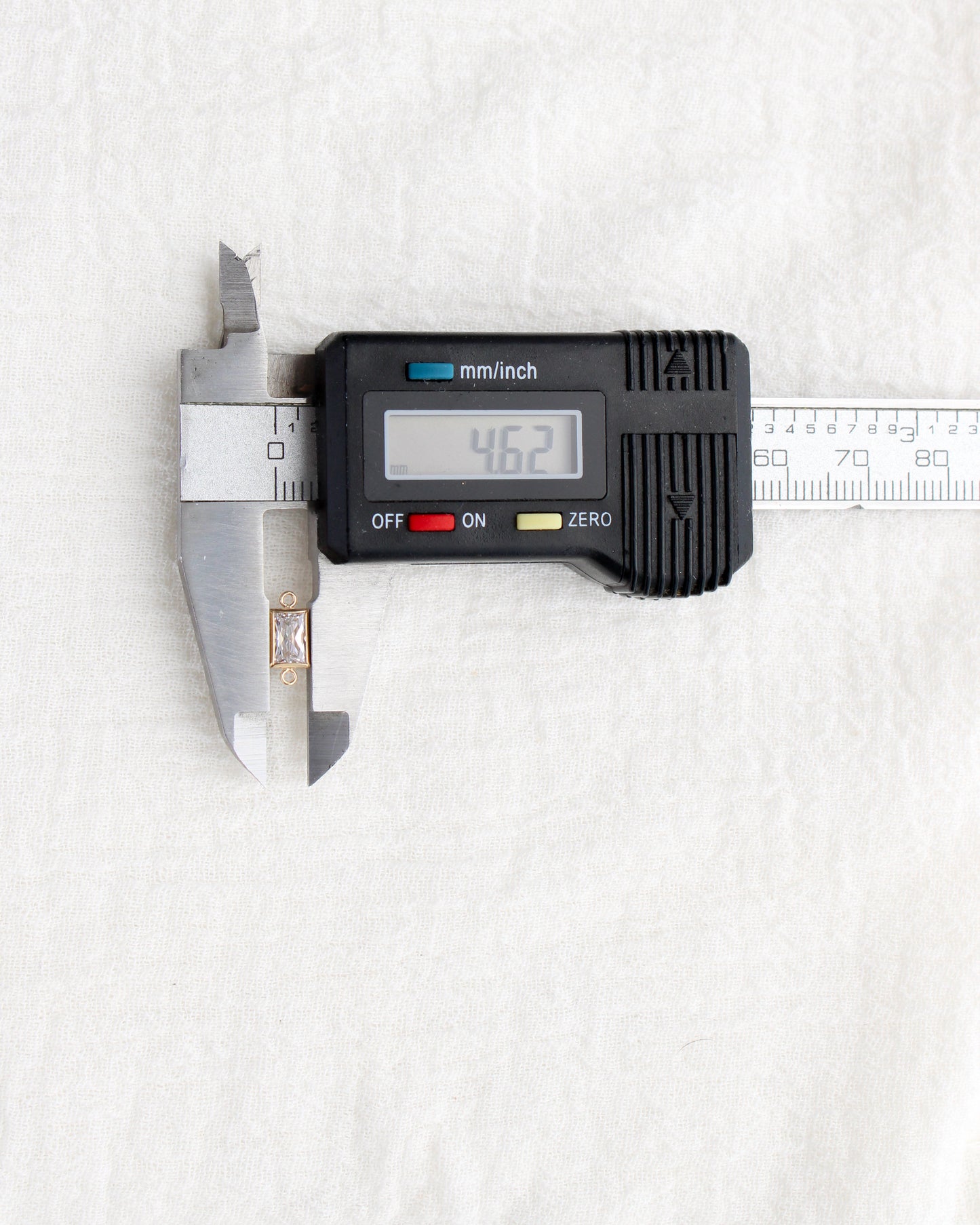 4mm White CZ Rectangle Connector, CN389