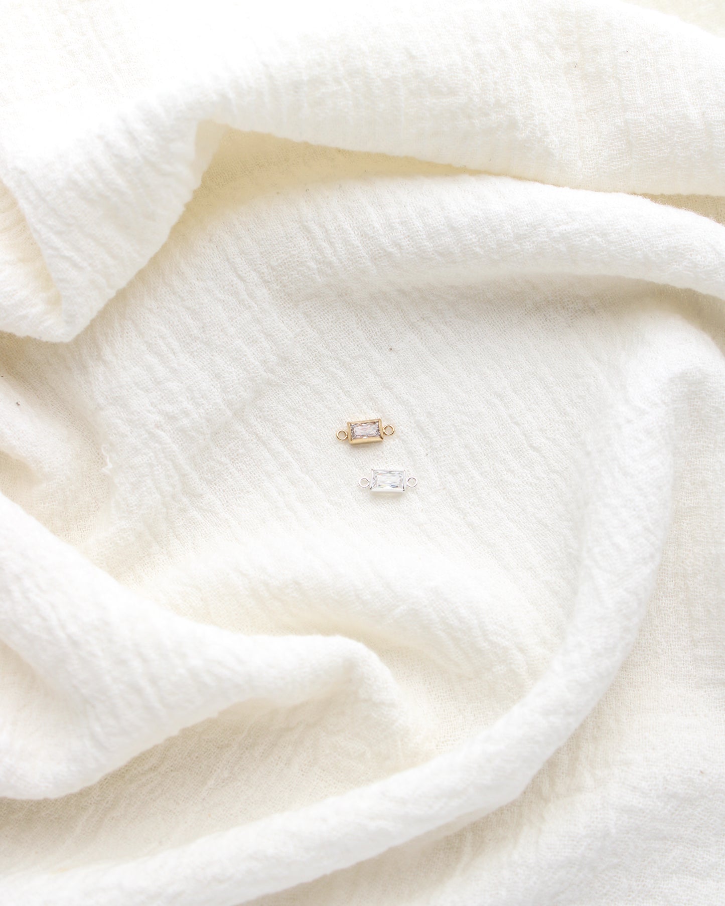 3x5mm White CZ Rectangle Connector, CN388