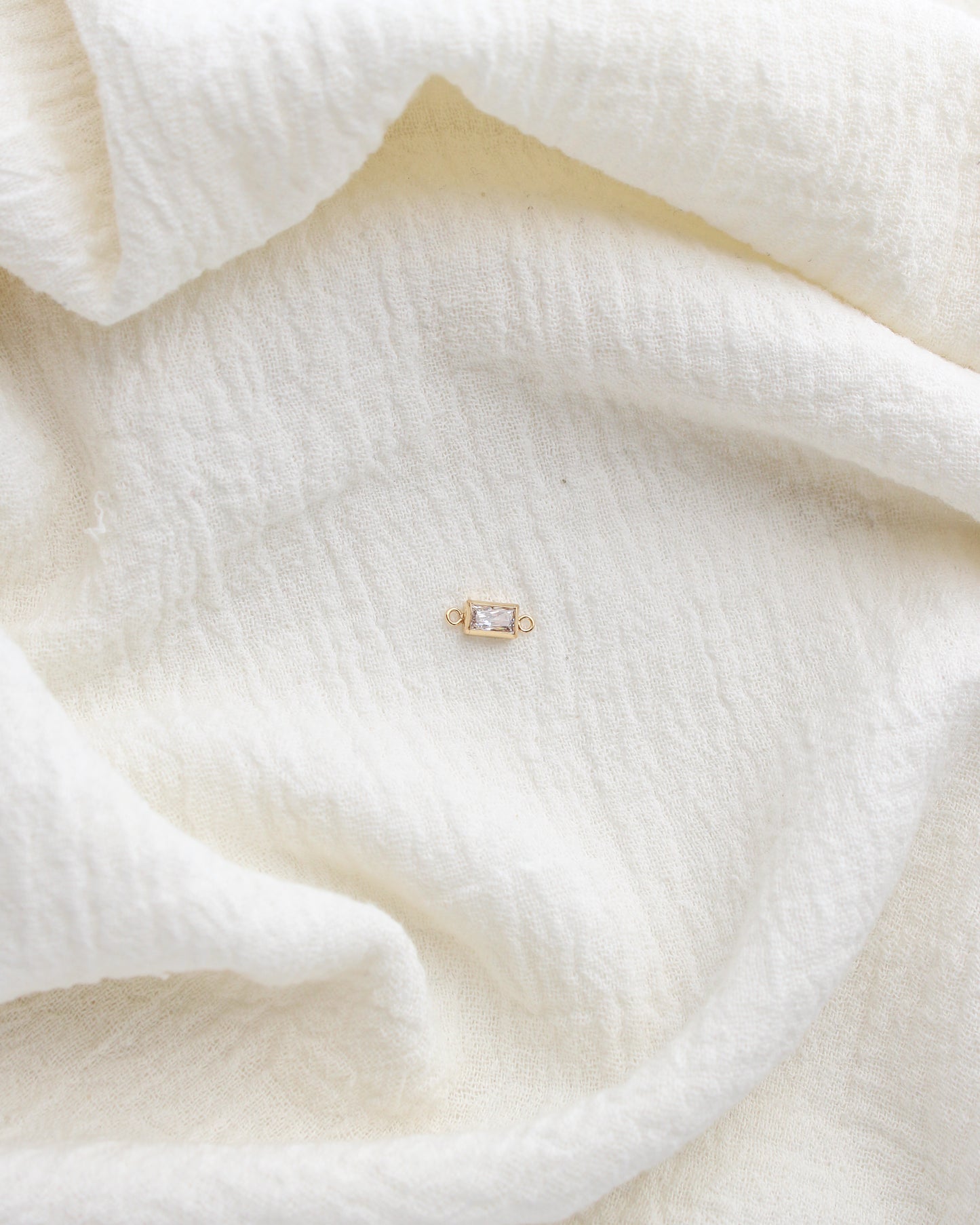 4mm White CZ Rectangle Connector, CN389